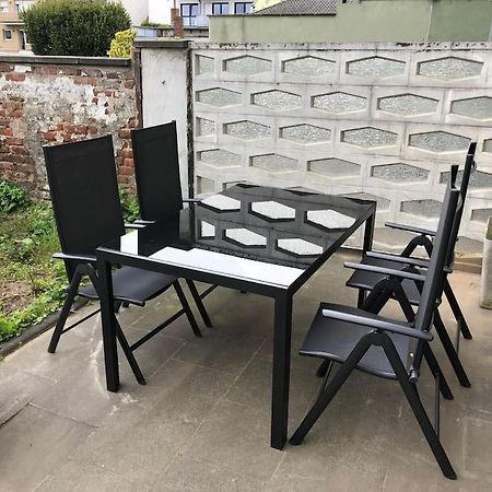 Charmante Gartenwohnung Mit Privatem Grossen Garten Köln Eksteriør billede