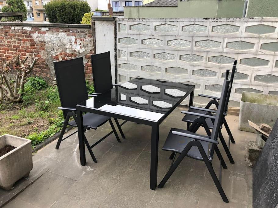 Charmante Gartenwohnung Mit Privatem Grossen Garten Köln Eksteriør billede