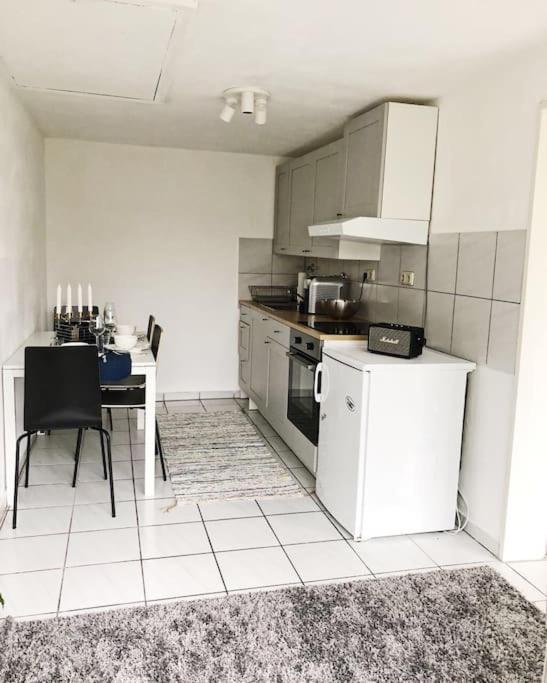 Charmante Gartenwohnung Mit Privatem Grossen Garten Köln Eksteriør billede